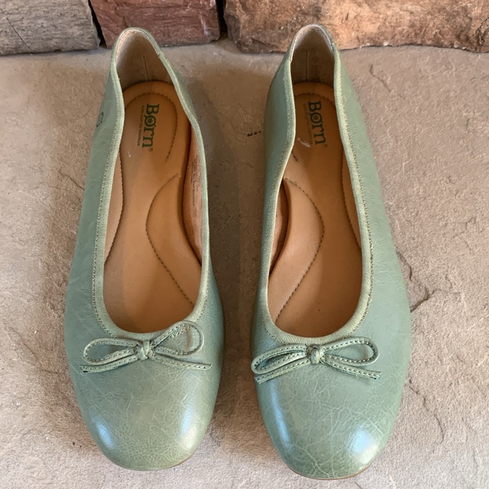 Born sz 9.5 soft green leather flats with bows - Picture 4 of 9